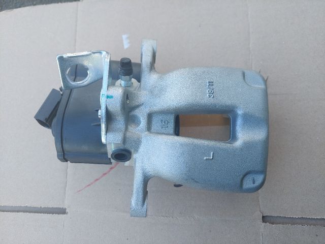 bontott VW PASSAT B6 Bal hátsó Féknyereg Munkahengerrel