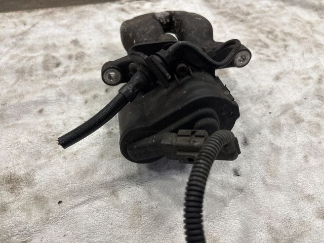 bontott VW PASSAT B6 Bal hátsó Féknyereg Munkahengerrel