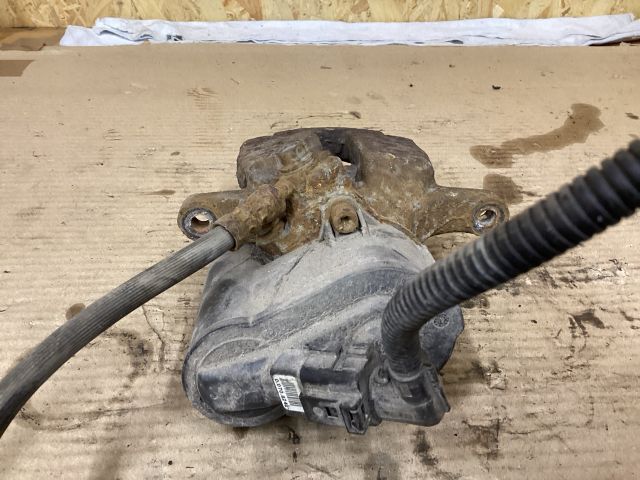 bontott VW PASSAT B6 Bal hátsó Féknyereg Munkahengerrel