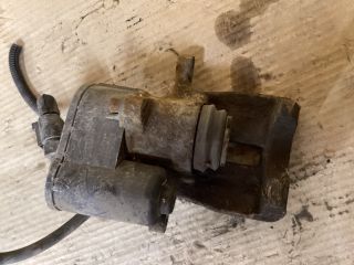 bontott VW PASSAT B6 Bal hátsó Féknyereg Munkahengerrel