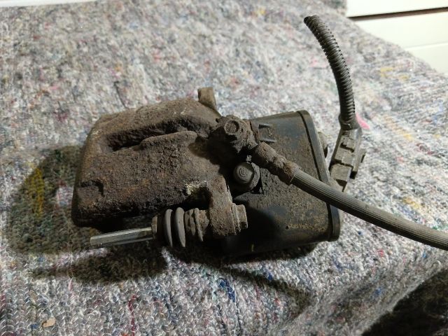 bontott VW PASSAT B6 Bal hátsó Féknyereg Munkahengerrel