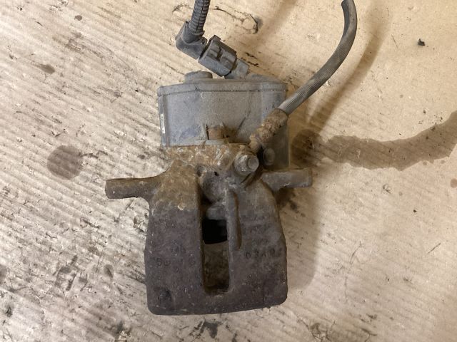 bontott VW PASSAT B6 Bal hátsó Féknyereg Munkahengerrel