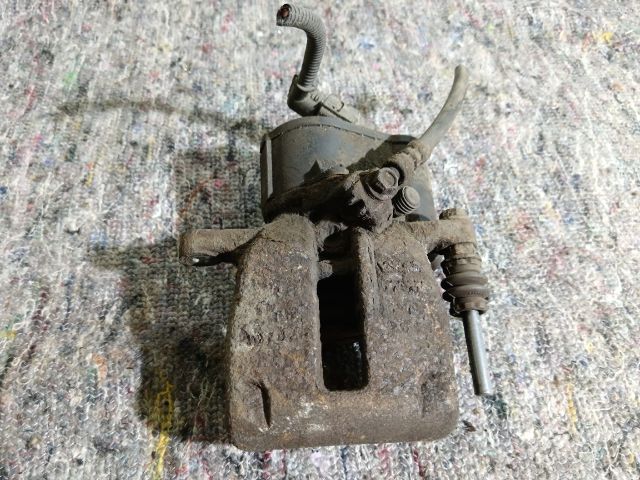 bontott VW PASSAT B6 Bal hátsó Féknyereg Munkahengerrel