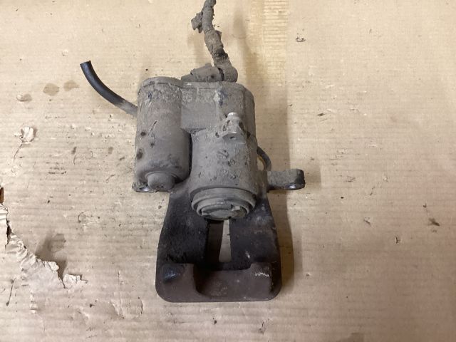 bontott VW PASSAT B6 Bal hátsó Féknyereg Munkahengerrel