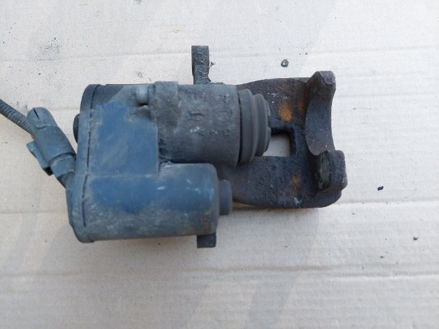 bontott VW PASSAT B6 Bal hátsó Féknyereg Munkahengerrel