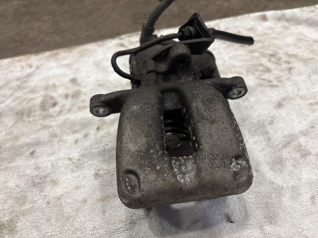 bontott VW PASSAT B6 Bal hátsó Féknyereg Munkahengerrel