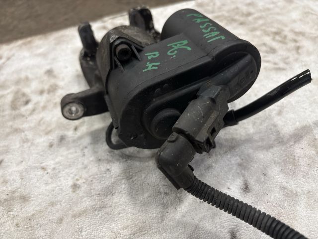 bontott VW PASSAT B6 Bal hátsó Féknyereg Munkahengerrel