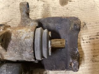 bontott VW PASSAT B6 Bal hátsó Féknyereg Munkahengerrel