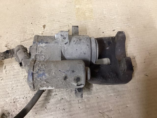 bontott VW PASSAT B6 Bal hátsó Féknyereg Munkahengerrel