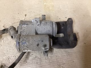 bontott VW PASSAT B6 Bal hátsó Féknyereg Munkahengerrel