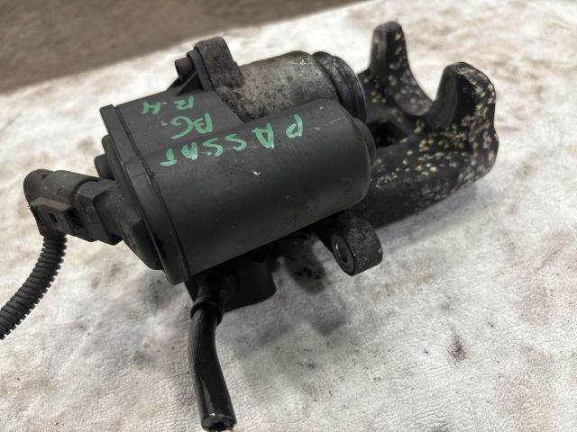 bontott VW PASSAT B6 Bal hátsó Féknyereg Munkahengerrel