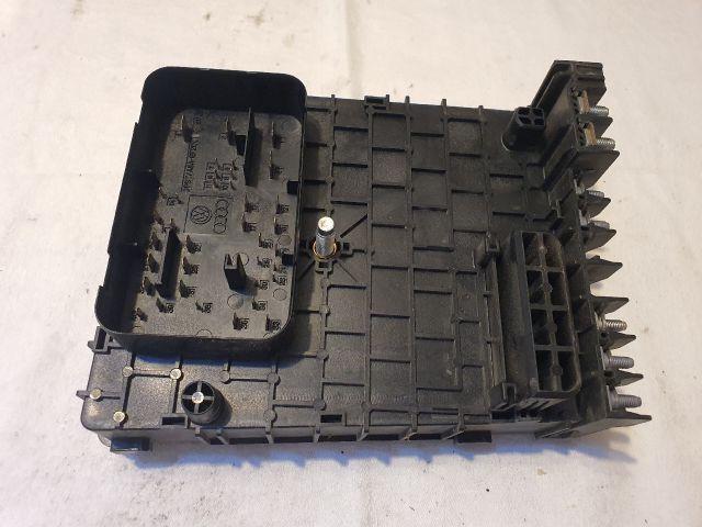 bontott VW PASSAT B6 Biztosítéktábla Motortér