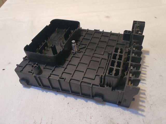 bontott VW PASSAT B6 Biztosítéktábla Motortér