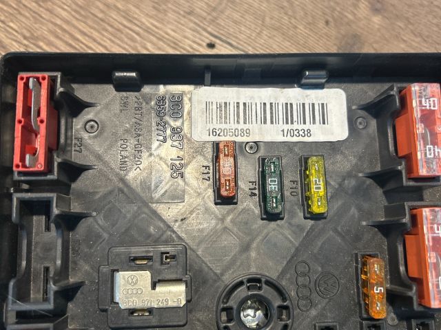 bontott VW PASSAT B6 Biztosítéktábla Motortér