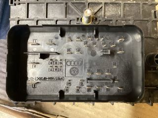 bontott VW PASSAT B6 Biztosítéktábla Motortér