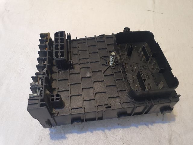 bontott VW PASSAT B6 Biztosítéktábla Motortér