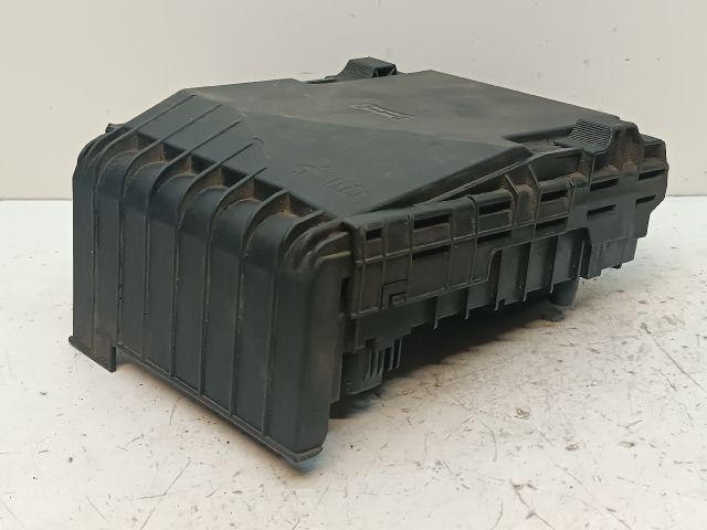 bontott VW PASSAT B6 Biztosítéktábla Motortér