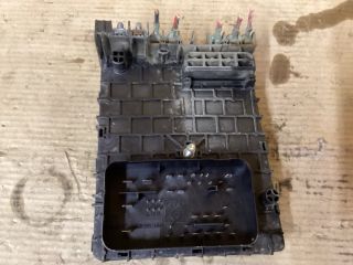 bontott VW PASSAT B6 Biztosítéktábla Motortér