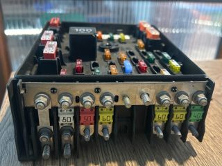 bontott VW PASSAT B6 Biztosítéktábla Motortér