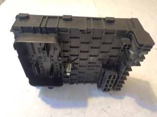 bontott VW PASSAT B6 Biztosítéktábla Motortér