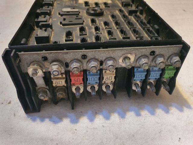 bontott VW PASSAT B6 Biztosítéktábla Motortér