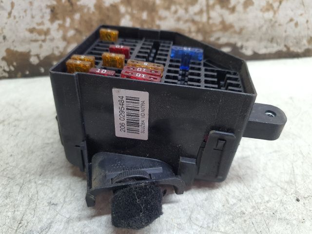 bontott VW PASSAT B6 Biztosítéktábla Motortér