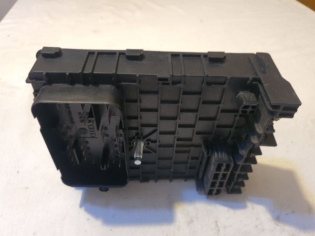 bontott VW PASSAT B6 Biztosítéktábla Motortér
