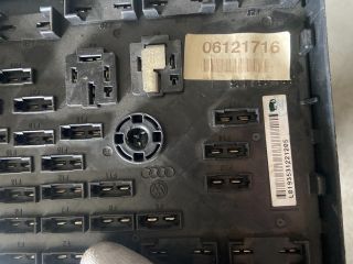 bontott VW PASSAT B6 Biztosítéktábla Motortér