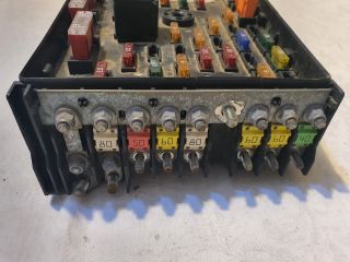 bontott VW PASSAT B6 Biztosítéktábla Motortér