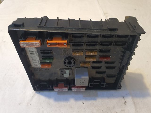 bontott VW PASSAT B6 Biztosítéktábla Motortér