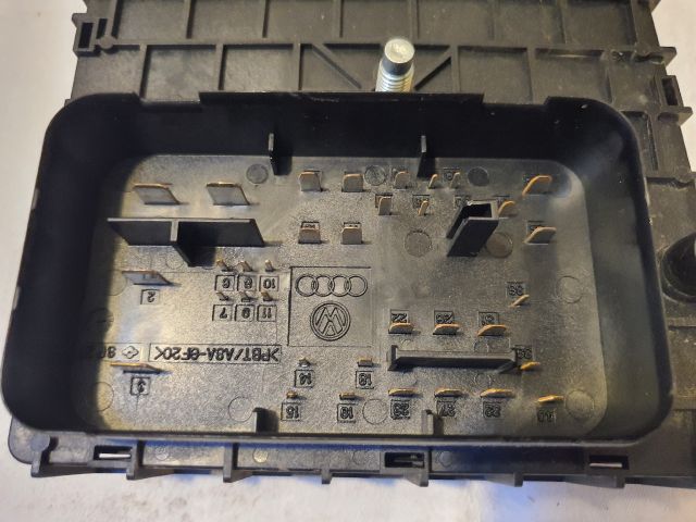 bontott VW PASSAT B6 Biztosítéktábla Motortér