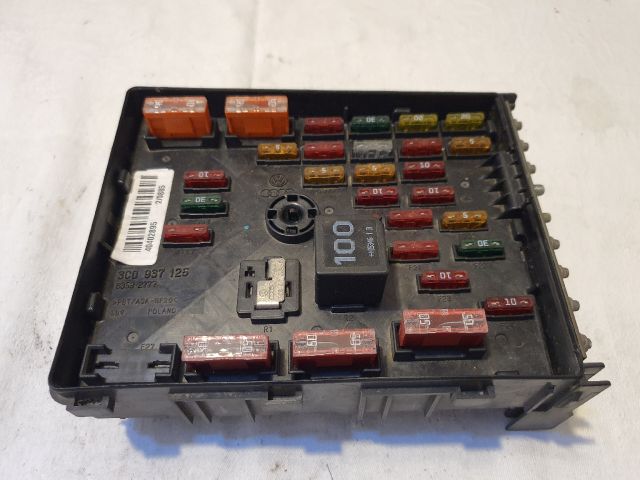 bontott VW PASSAT B6 Biztosítéktábla Motortér