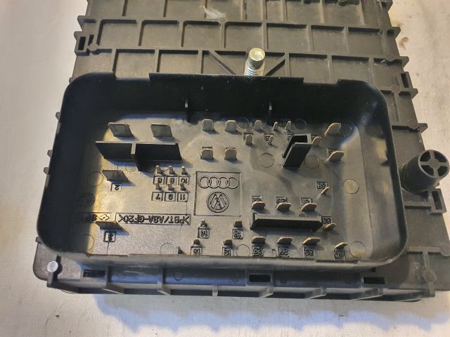 bontott VW PASSAT B6 Biztosítéktábla Motortér