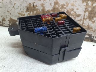 bontott VW PASSAT B6 Biztosítéktábla Motortér