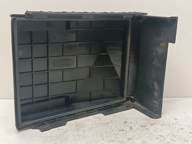 bontott VW PASSAT B6 Biztosítéktábla Motortér