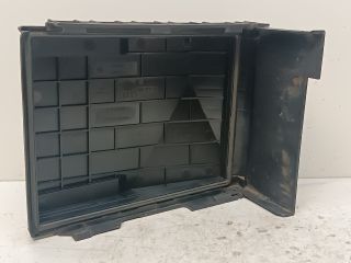 bontott VW PASSAT B6 Biztosítéktábla Motortér