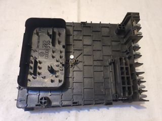bontott VW PASSAT B6 Biztosítéktábla Motortér