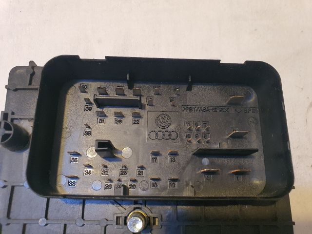 bontott VW PASSAT B6 Biztosítéktábla Motortér