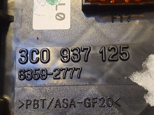 bontott VW PASSAT B6 Biztosítéktábla Motortér