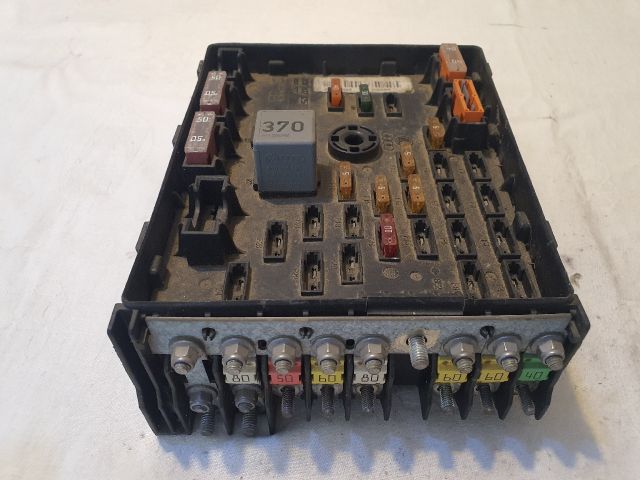 bontott VW PASSAT B6 Biztosítéktábla Motortér