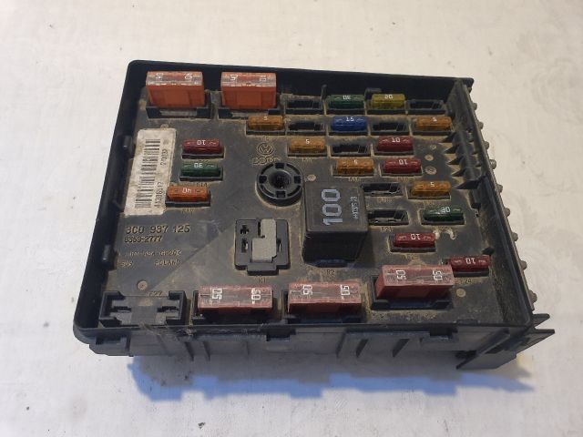 bontott VW PASSAT B6 Biztosítéktábla Motortér