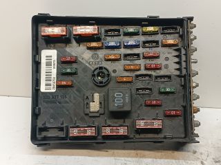 bontott VW PASSAT B6 Biztosítéktábla Motortér