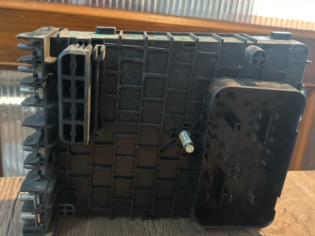 bontott VW PASSAT B6 Biztosítéktábla Motortér