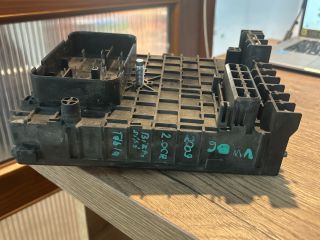 bontott VW PASSAT B6 Biztosítéktábla Motortér