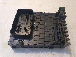 bontott VW PASSAT B6 Biztosítéktábla Motortér