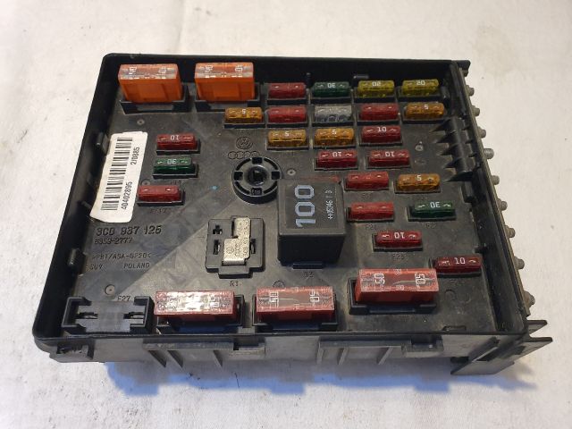 bontott VW PASSAT B6 Biztosítéktábla Motortér