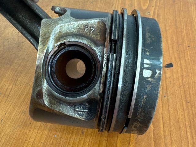 bontott VW PASSAT B6 Dugattyú és Hajtókar