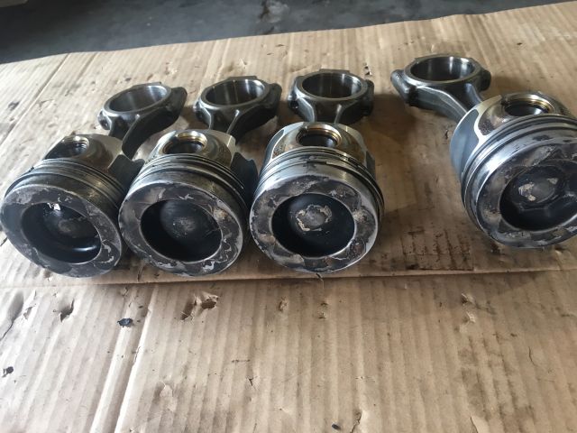 bontott VW PASSAT B6 Dugattyú és Hajtókar