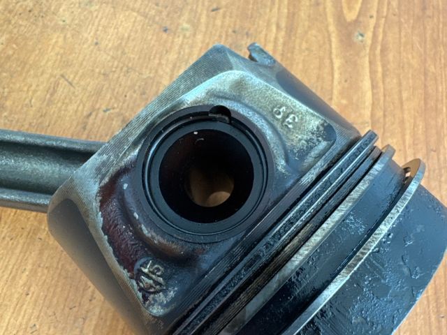 bontott VW PASSAT B6 Dugattyú és Hajtókar