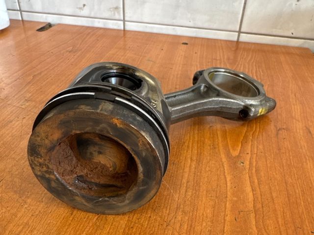 bontott VW PASSAT B6 Dugattyú és Hajtókar